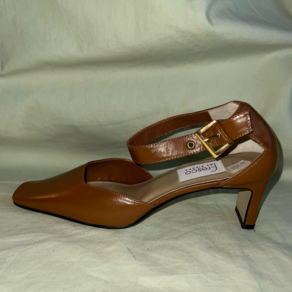 NWOB Fresco By Pierre Size 7WW Heels Leather Buckle Heel 2.5” Brown Vintage 2500
